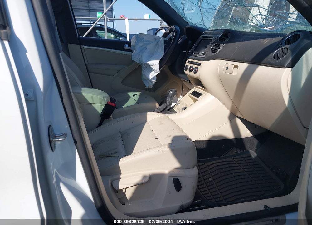 2016 VOLKSWAGEN TIGUAN R-LINE VIN: WVGAV7AX9GW040770