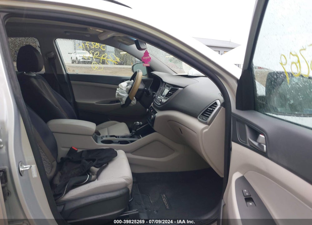 2017 HYUNDAI TUCSON VALUE VIN: KM8J33A22HU559935