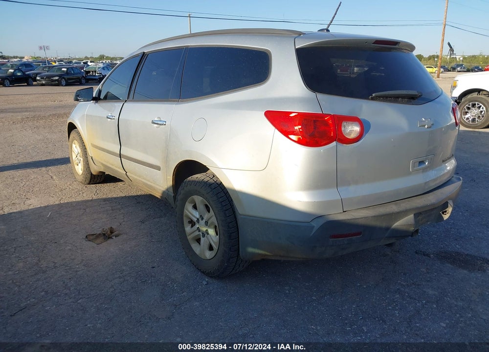 2011 CHEVROLET TRAVERSE LS VIN: 1GNKREED4BJ325679