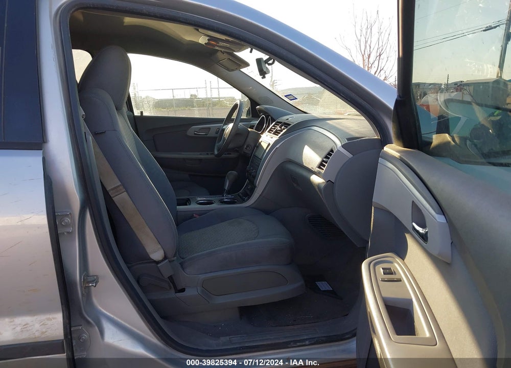 2011 CHEVROLET TRAVERSE LS VIN: 1GNKREED4BJ325679