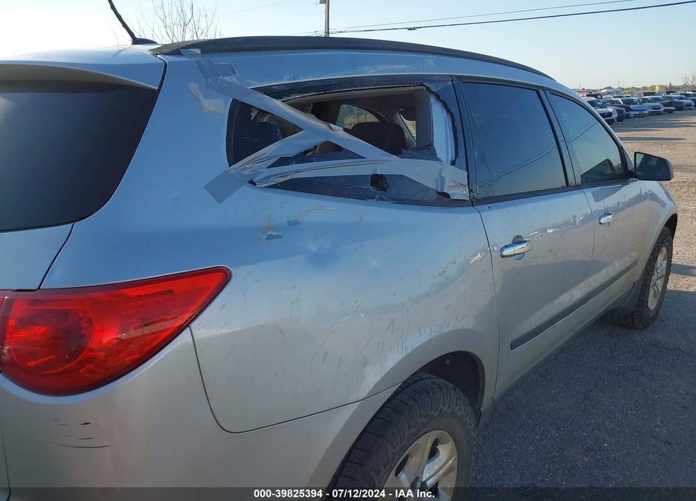 2011 CHEVROLET TRAVERSE LS VIN: 1GNKREED4BJ325679
