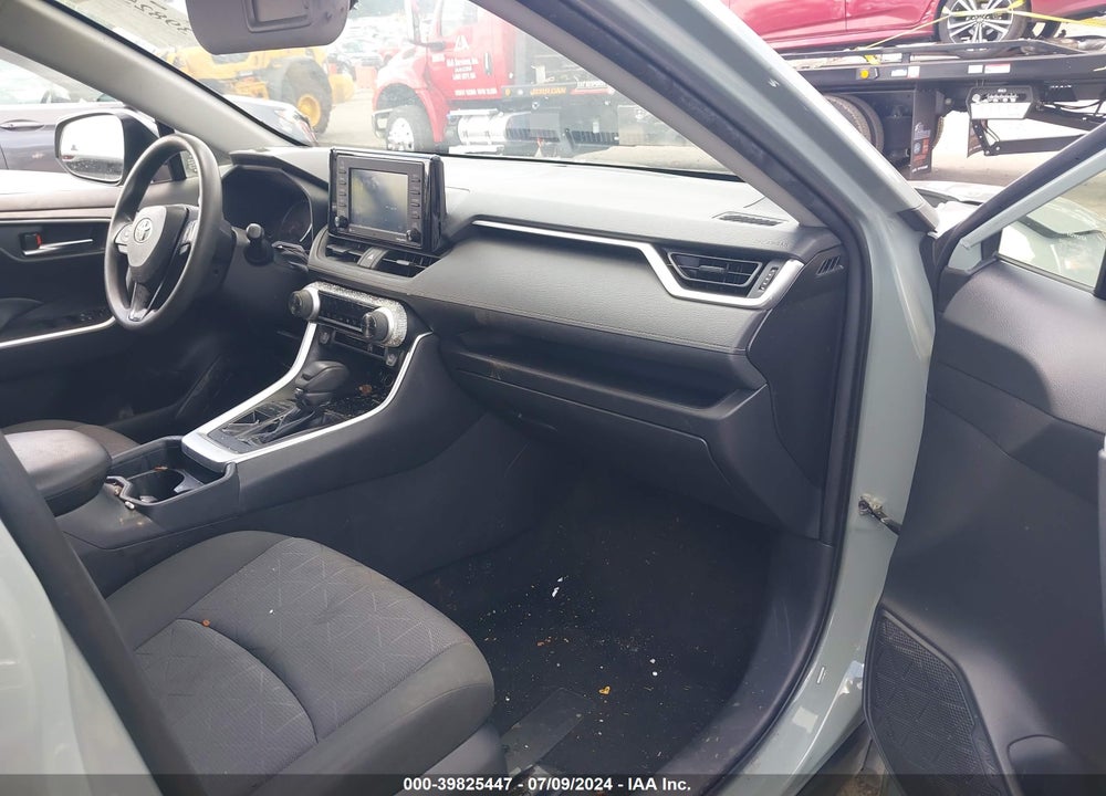 2020 TOYOTA RAV4 XLE VIN: JTMW1RFV4LJ017431