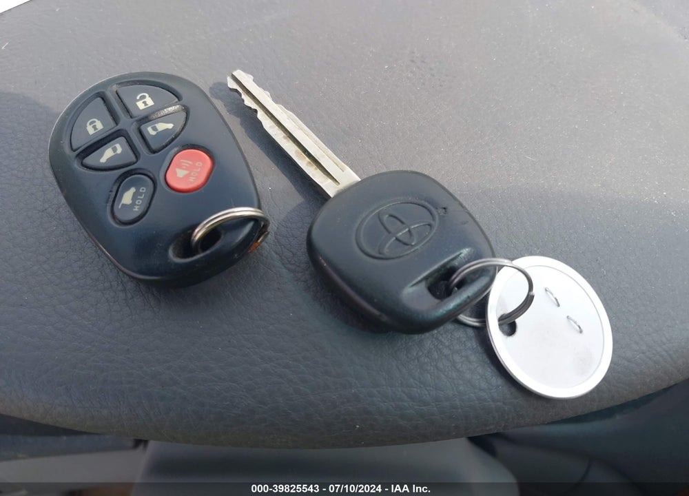 2010 TOYOTA SIENNA XLE VIN: 5TDYK4CC7AS341016