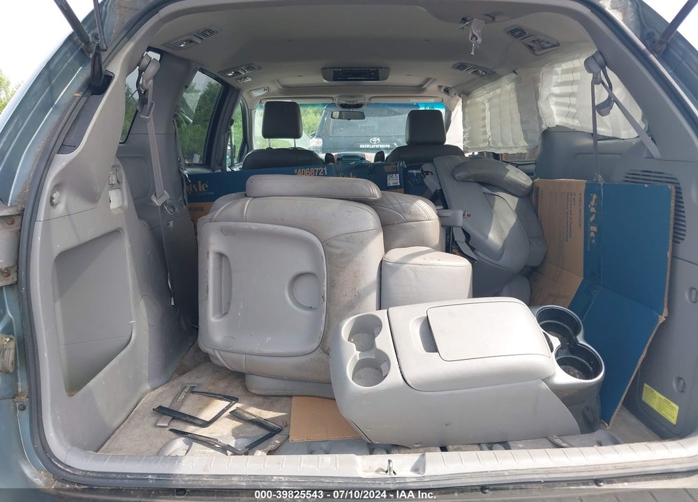 2010 TOYOTA SIENNA XLE VIN: 5TDYK4CC7AS341016