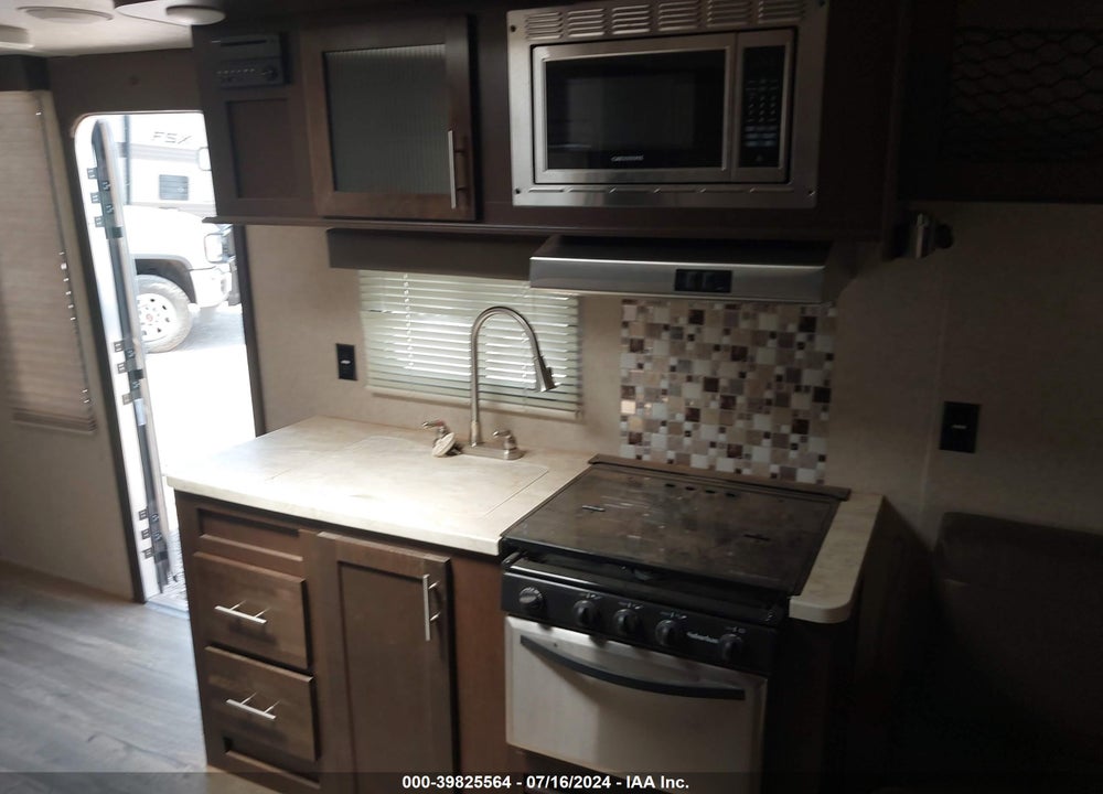 2017 CHEROKEE GREY WOLF VIN: 4X4TCKX22HK040355