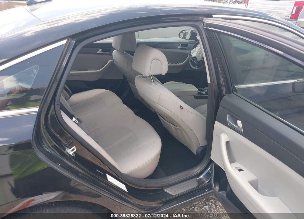 2017 HYUNDAI SONATA VIN: 5NPE24AF5HH547130
