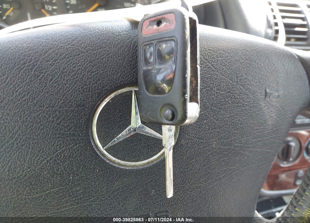 2000 MERCEDES-BENZ ML 320 VIN: 4JGAB54E7YA198305