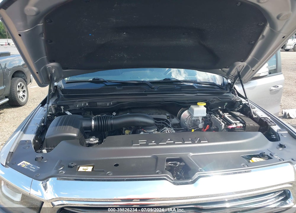 2022 RAM 1500 LAIE  4X4 5'7 BOX VIN: 1C6SRFJTXNN204686
