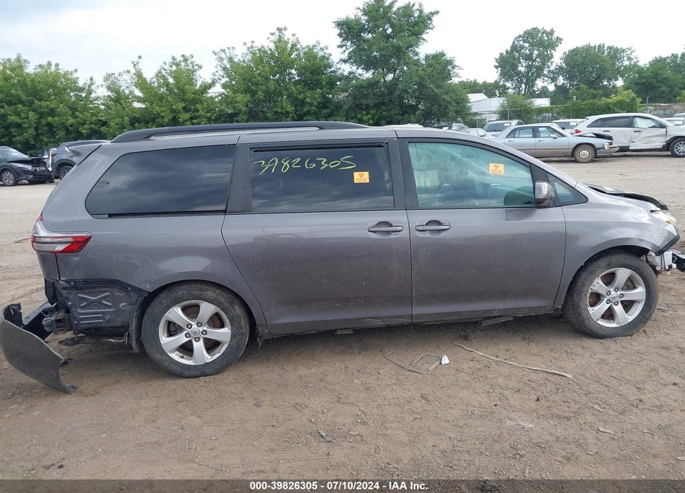 2017 TOYOTA SIENNA LE 8 PASSENGER VIN: 5TDKZ3DC1HS809682