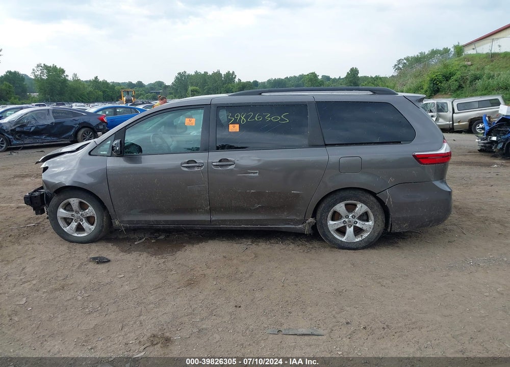 2017 TOYOTA SIENNA LE 8 PASSENGER VIN: 5TDKZ3DC1HS809682