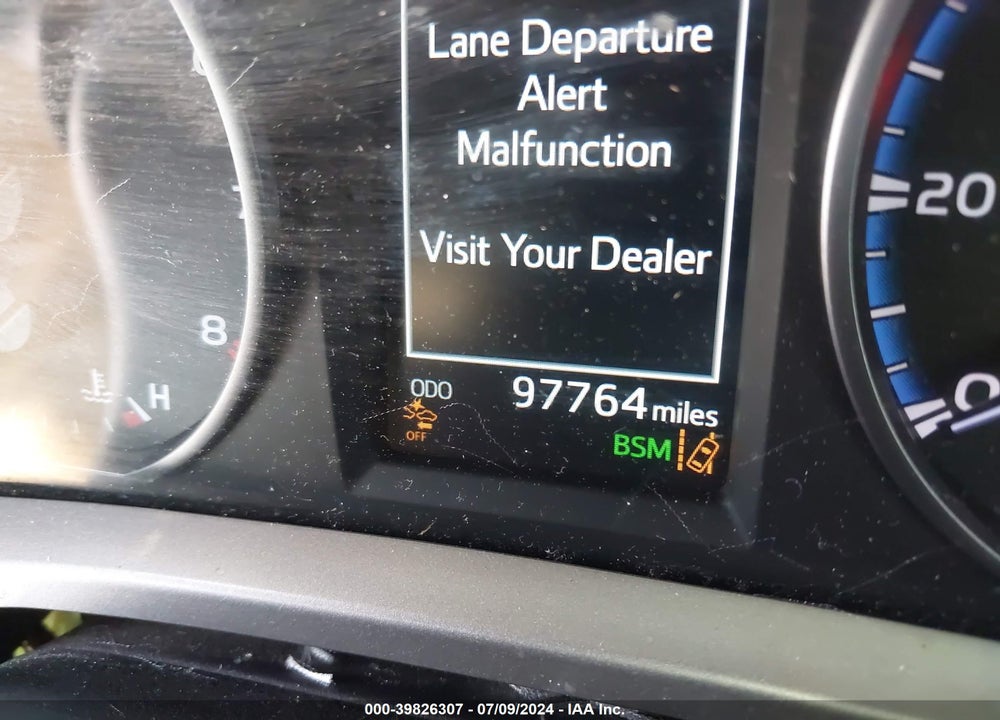 2017 TOYOTA RAV4 XLE VIN: JTMWFREV4HD106795