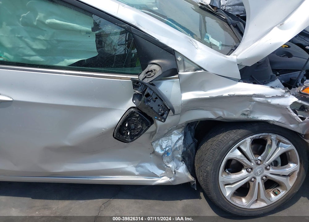 2013 HYUNDAI ELANTRA GT VIN: KMHD35LE1DU105671