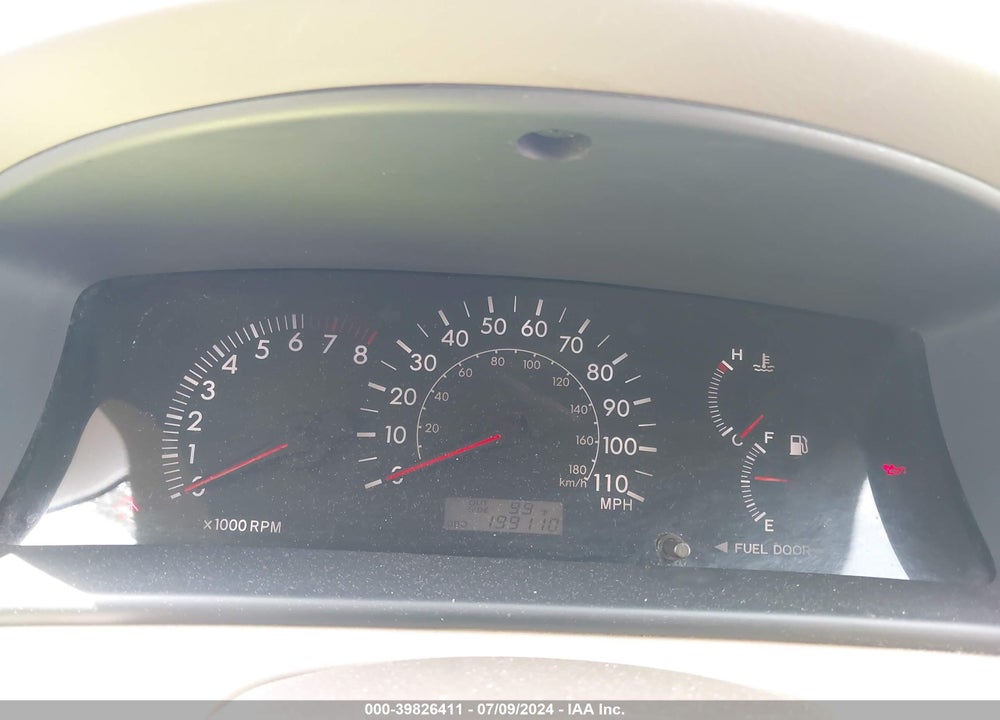 2005 TOYOTA COROLLA LE VIN: 1NXBR32E35Z348380