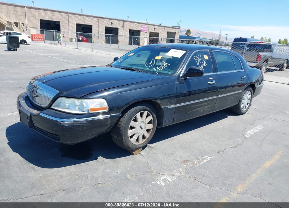 2003 LINCOLN TOWN CAR EXECUTIVE L VIN: 1LNHM84W53Y690821