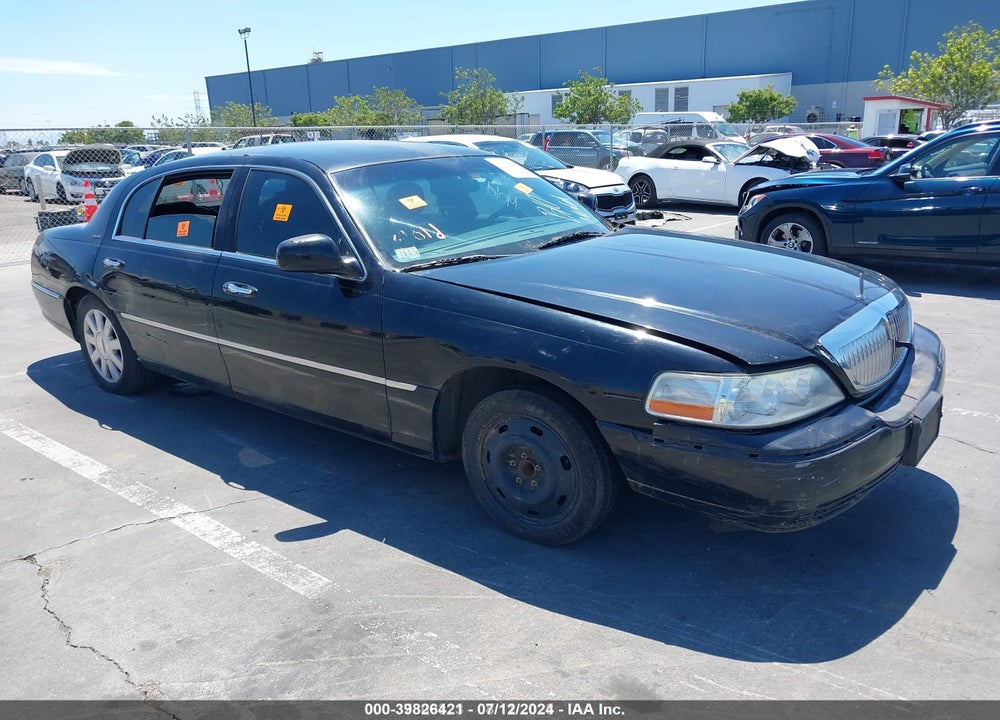 2003 LINCOLN TOWN CAR EXECUTIVE L VIN: 1LNHM84W53Y690821