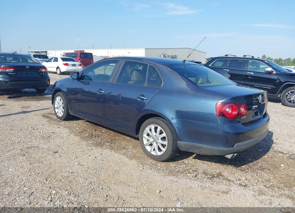 2010 VOLKSWAGEN JETTA LIMITED EDITION VIN: 3VWAX7AJ3AM093012