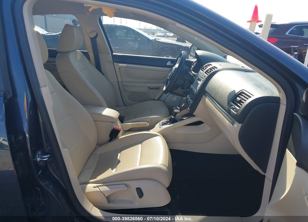 2010 VOLKSWAGEN JETTA LIMITED EDITION VIN: 3VWAX7AJ3AM093012