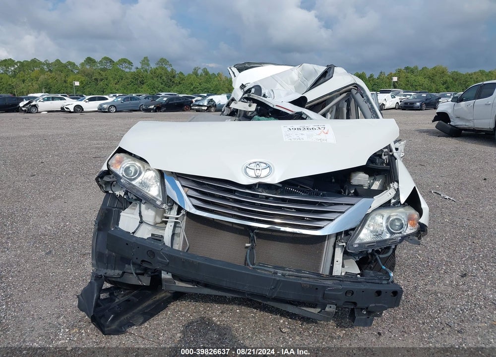 2016 TOYOTA SIENNA XLE 8 PASSENGER VIN: 5TDYK3DC4GS748986