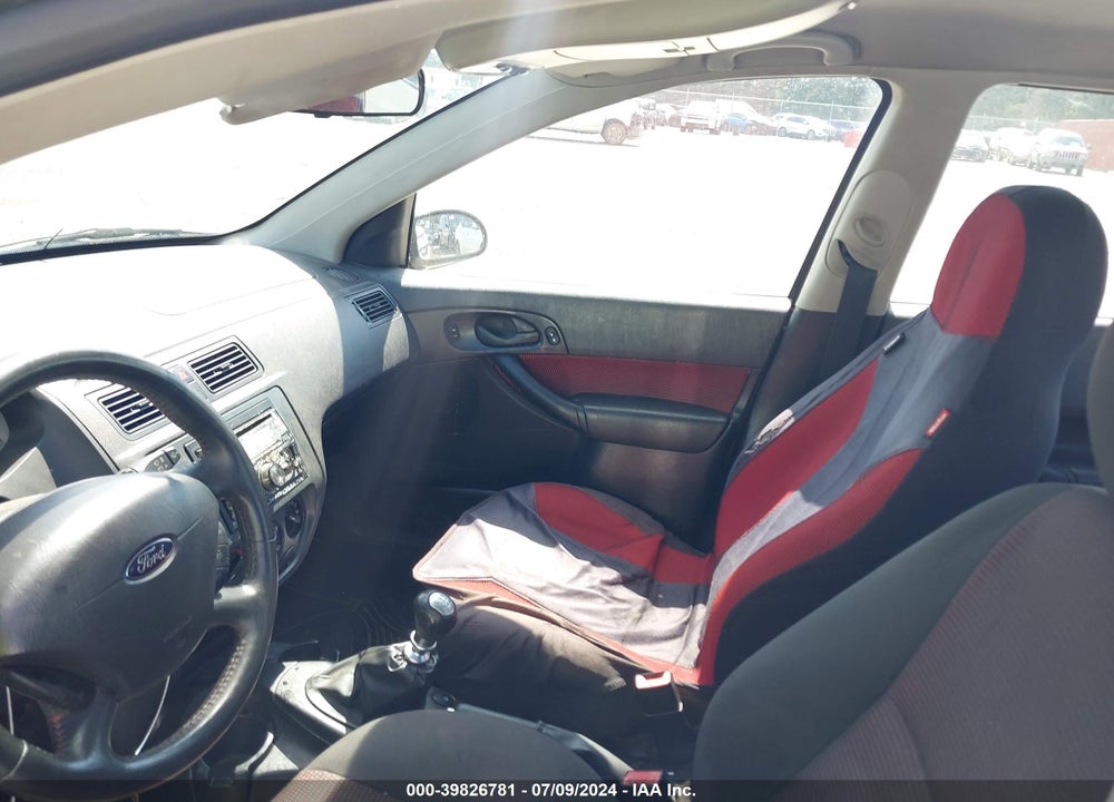 2005 FORD FOCUS ZX4 VIN: 1FAHP38Z15W212709
