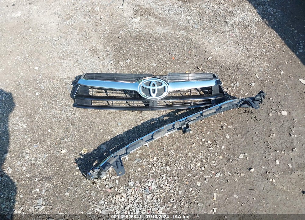 2014 TOYOTA HIGHLANDER XLE V6 VIN: 5TDJKRFH3ES022868