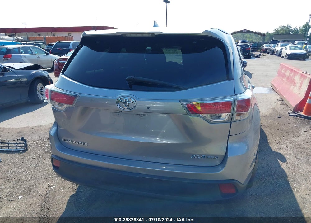 2014 TOYOTA HIGHLANDER XLE V6 VIN: 5TDJKRFH3ES022868