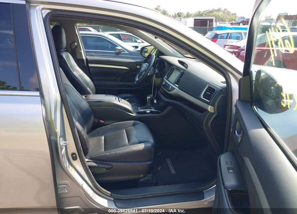 2014 TOYOTA HIGHLANDER XLE V6 VIN: 5TDJKRFH3ES022868