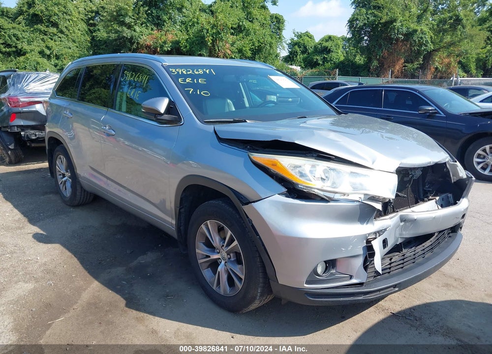 2014 TOYOTA HIGHLANDER XLE V6 VIN: 5TDJKRFH3ES022868