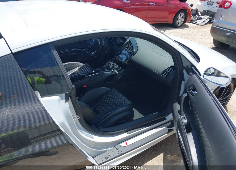 2014 AUDI R8 5.2 VIN: WUAENAFG7EN000446