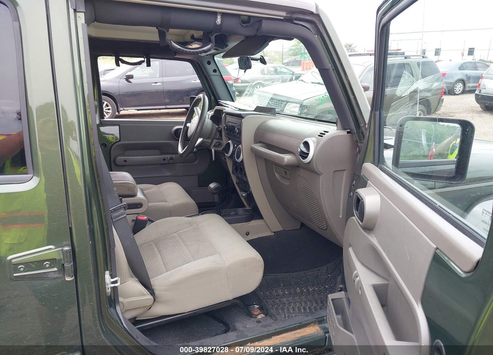 2008 JEEP WRANGLER UNLIMITED SAHARA VIN: 1J4GA59138L589649