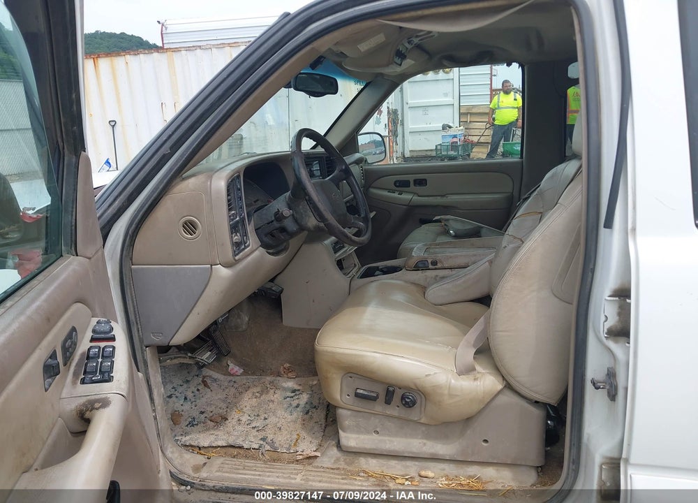 2001 CHEVROLET SUBURBAN 2500 LT VIN: 3GNGK26G01G221644