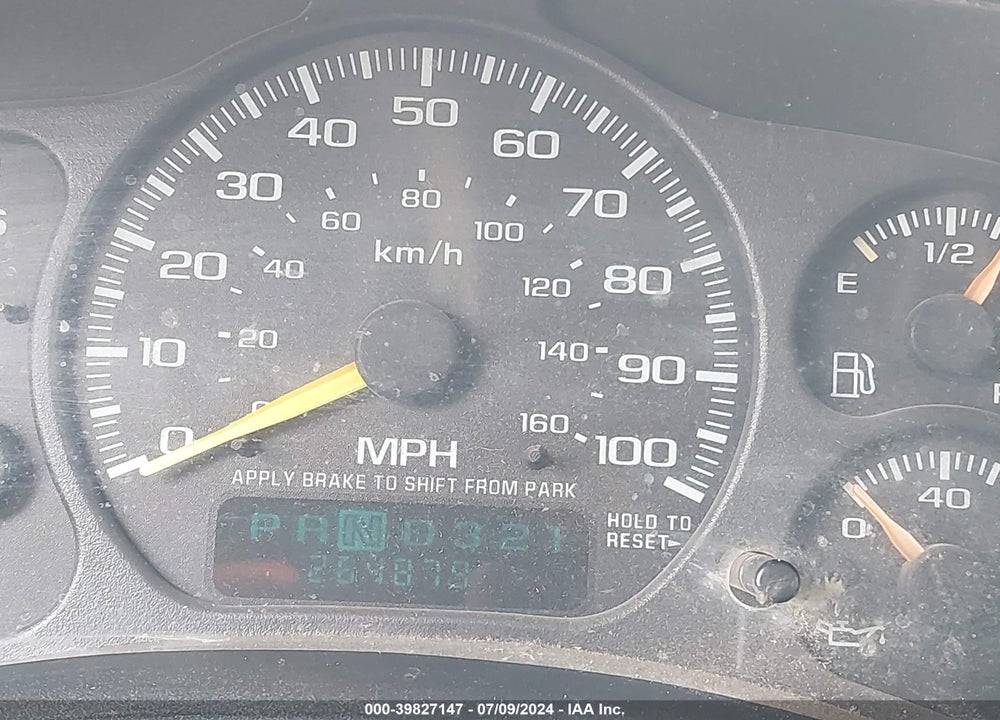 2001 CHEVROLET SUBURBAN 2500 LT VIN: 3GNGK26G01G221644