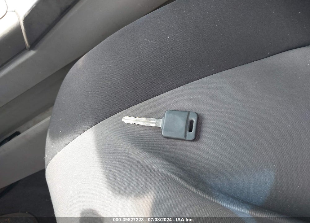 2004 NISSAN TITAN SE VIN: 1N6AA06AX4N565671
