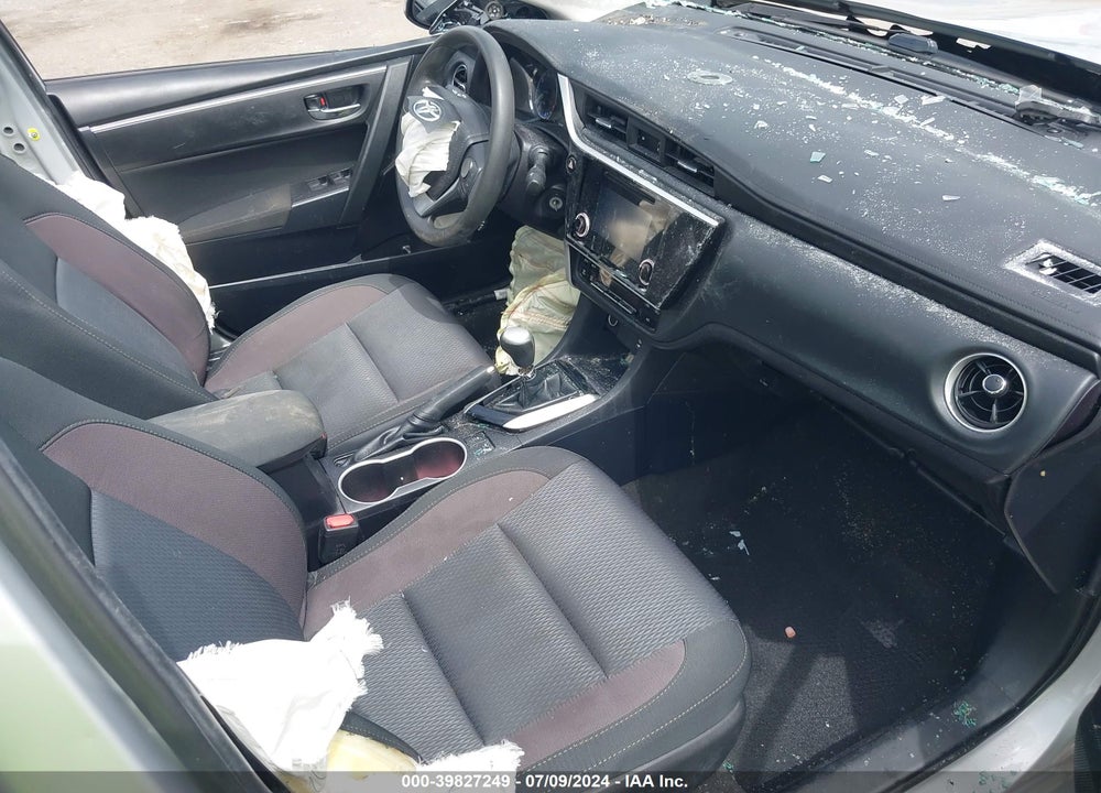 2019 TOYOTA COROLLA LE VIN: 2T1BURHE1KC196959