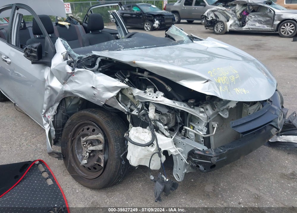 2019 TOYOTA COROLLA LE VIN: 2T1BURHE1KC196959