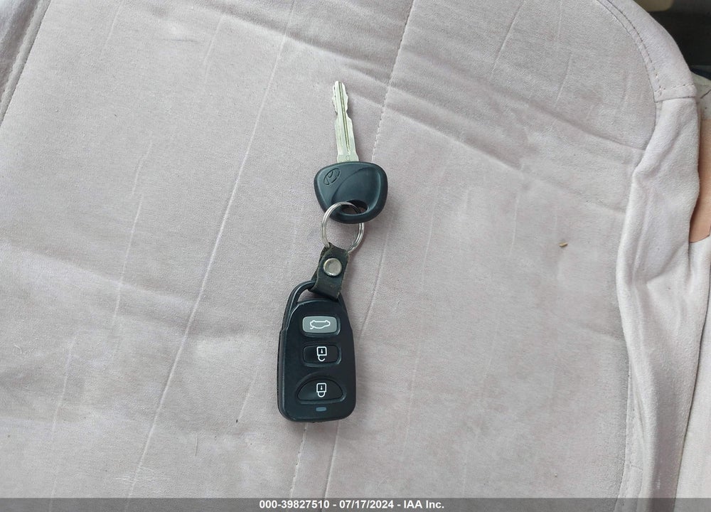 2008 HYUNDAI ELANTRA GLS/SE VIN: KMHDU46D18U482145