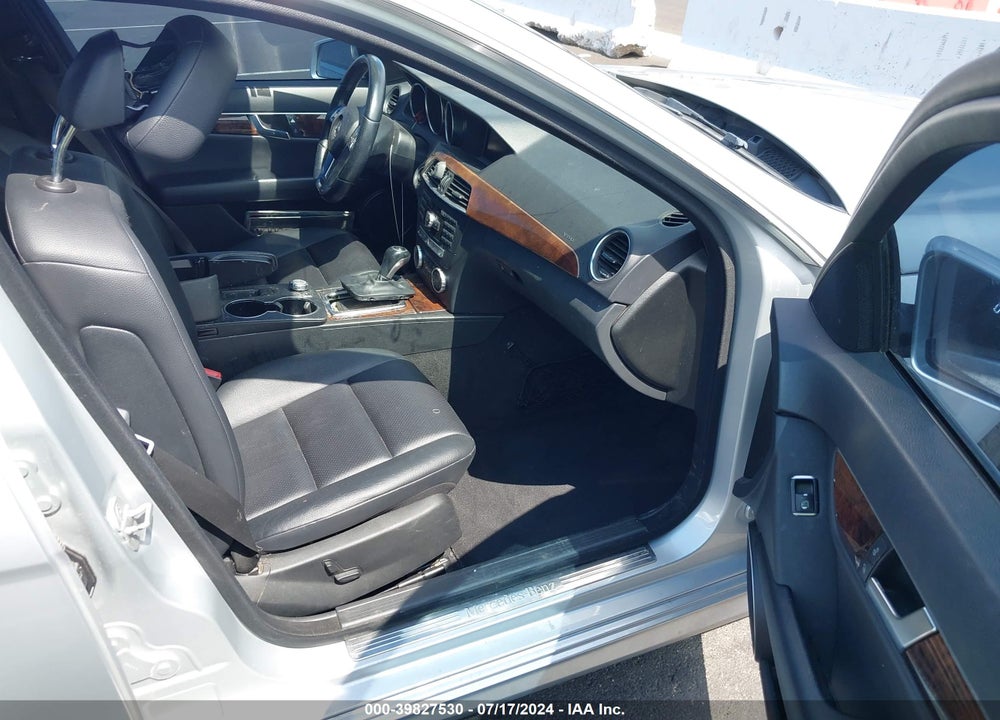 2014 MERCEDES-BENZ C 250 LUXURY/SPORT VIN: WDDGF4HB8EA932481