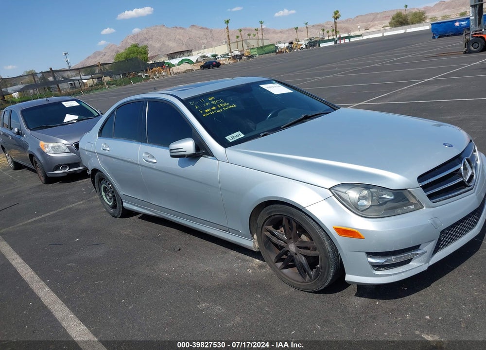2014 MERCEDES-BENZ C 250 LUXURY/SPORT VIN: WDDGF4HB8EA932481