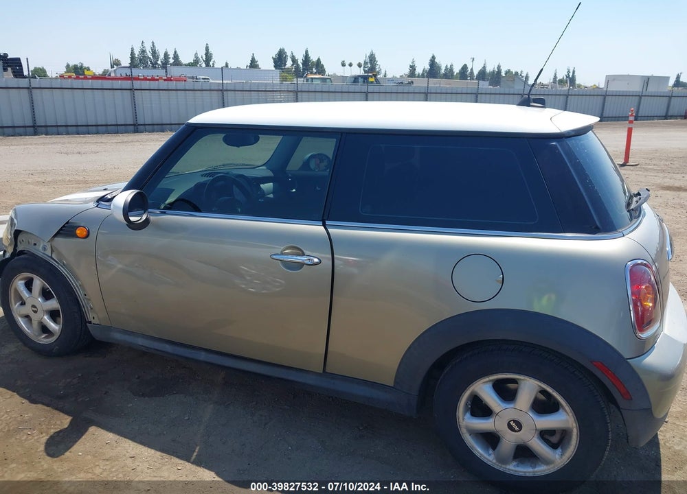 2010 MINI COOPER VIN: WMWMF3C52ATZ24834