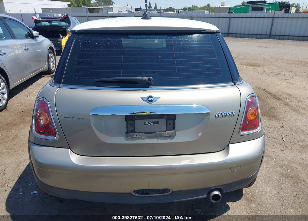 2010 MINI COOPER VIN: WMWMF3C52ATZ24834