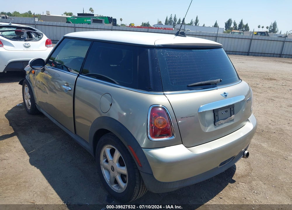 2010 MINI COOPER VIN: WMWMF3C52ATZ24834