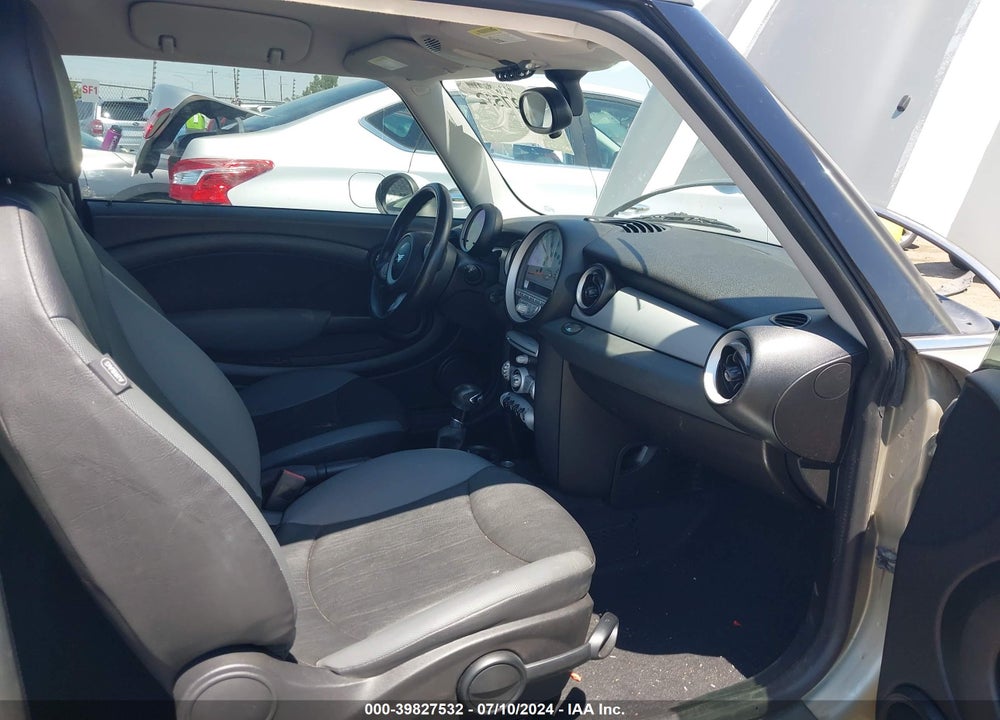 2010 MINI COOPER VIN: WMWMF3C52ATZ24834