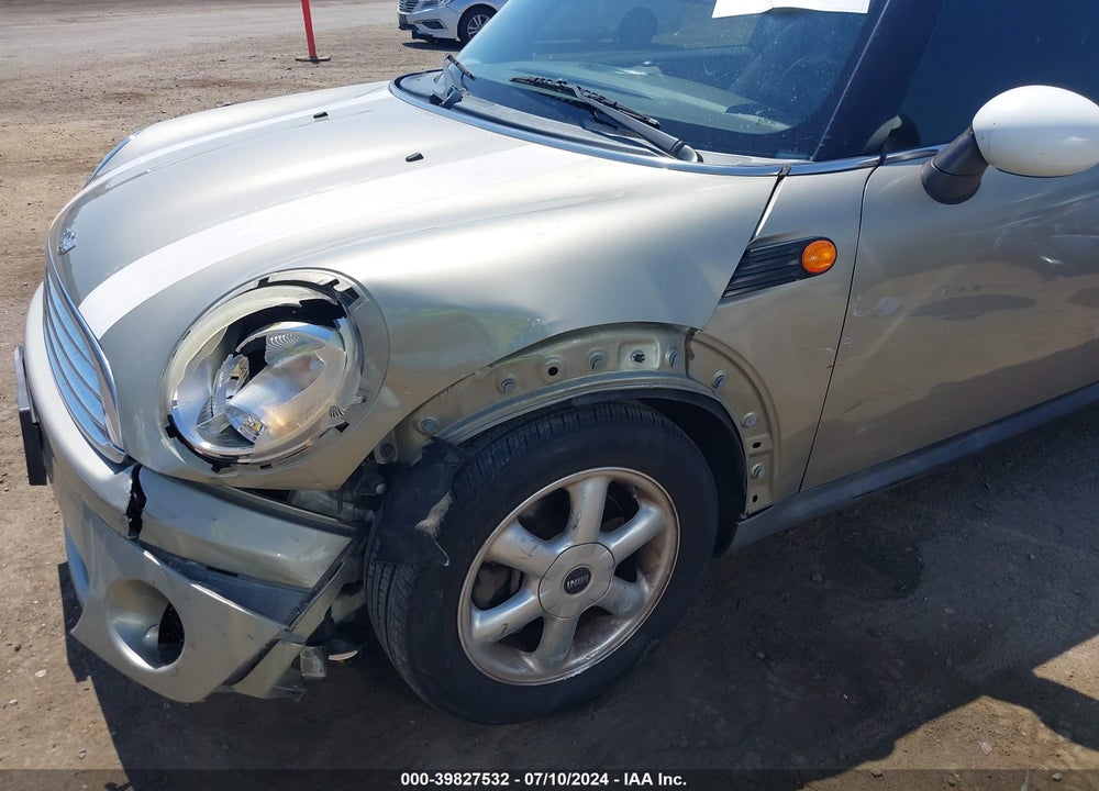 2010 MINI COOPER VIN: WMWMF3C52ATZ24834
