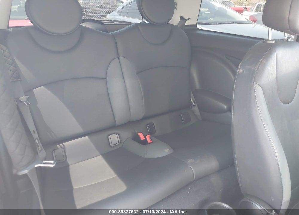 2010 MINI COOPER VIN: WMWMF3C52ATZ24834