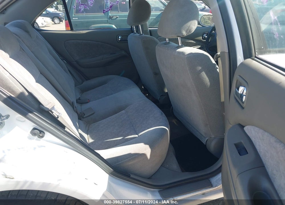 2001 NISSAN SENTRA SE- VIN: 3N1BB51D81L123022