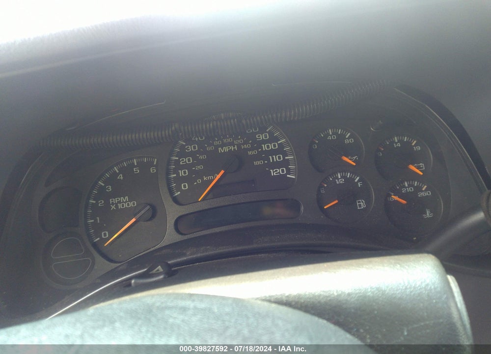 2005 CHEVROLET SUBURBAN 1500 LS VIN: 1GNEC16Z75R126195