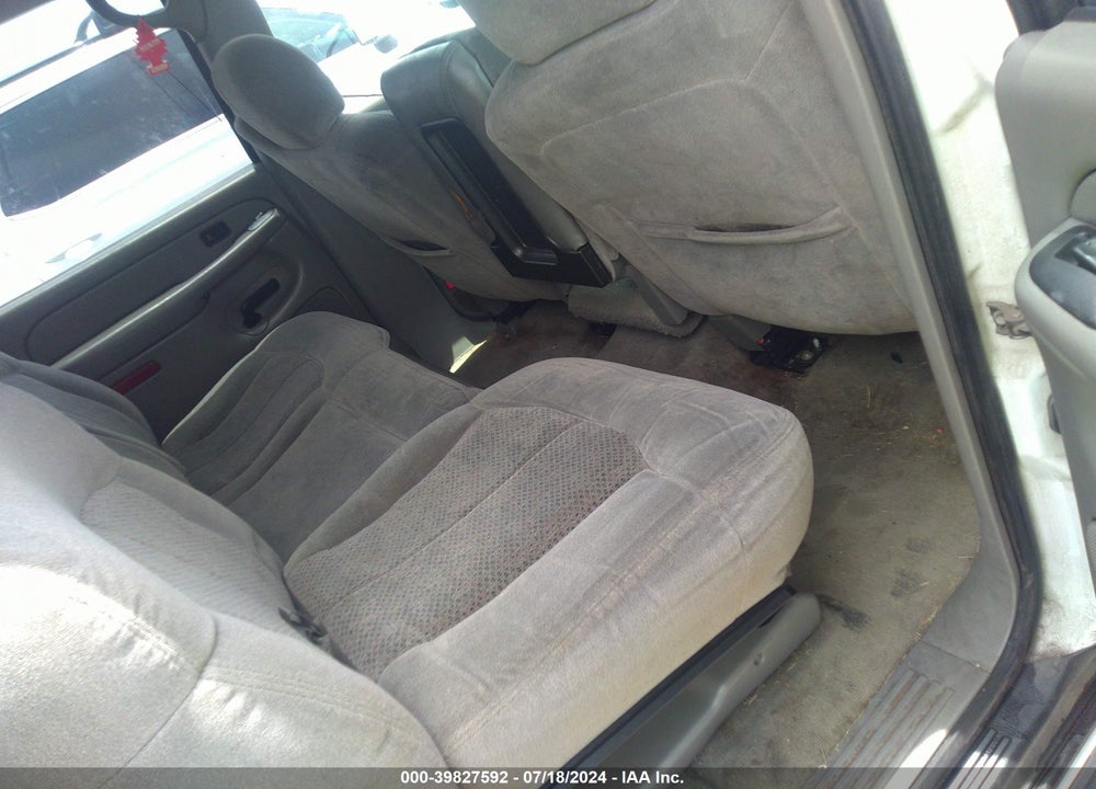 2005 CHEVROLET SUBURBAN 1500 LS VIN: 1GNEC16Z75R126195