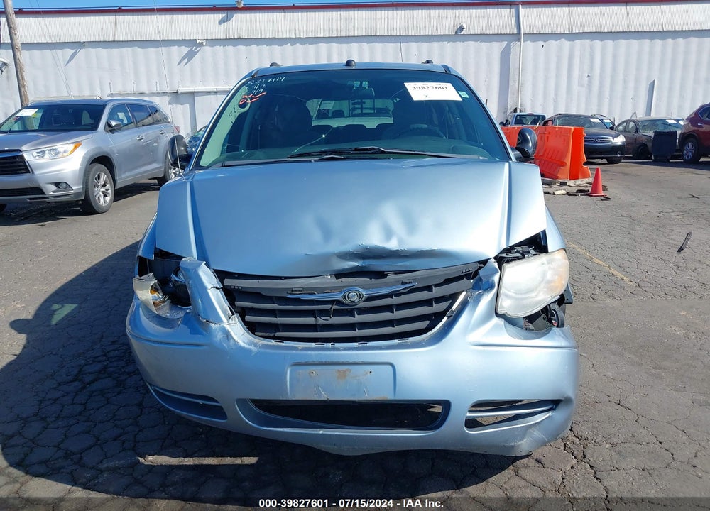 2005 CHRYSLER TOWN & COUNTRY LX VIN: 2C4GP44R55R558756