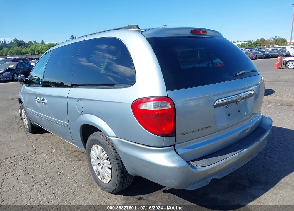 2005 CHRYSLER TOWN & COUNTRY LX VIN: 2C4GP44R55R558756