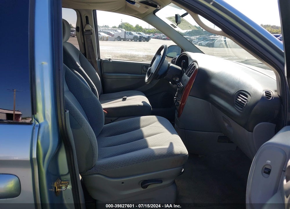 2005 CHRYSLER TOWN & COUNTRY LX VIN: 2C4GP44R55R558756