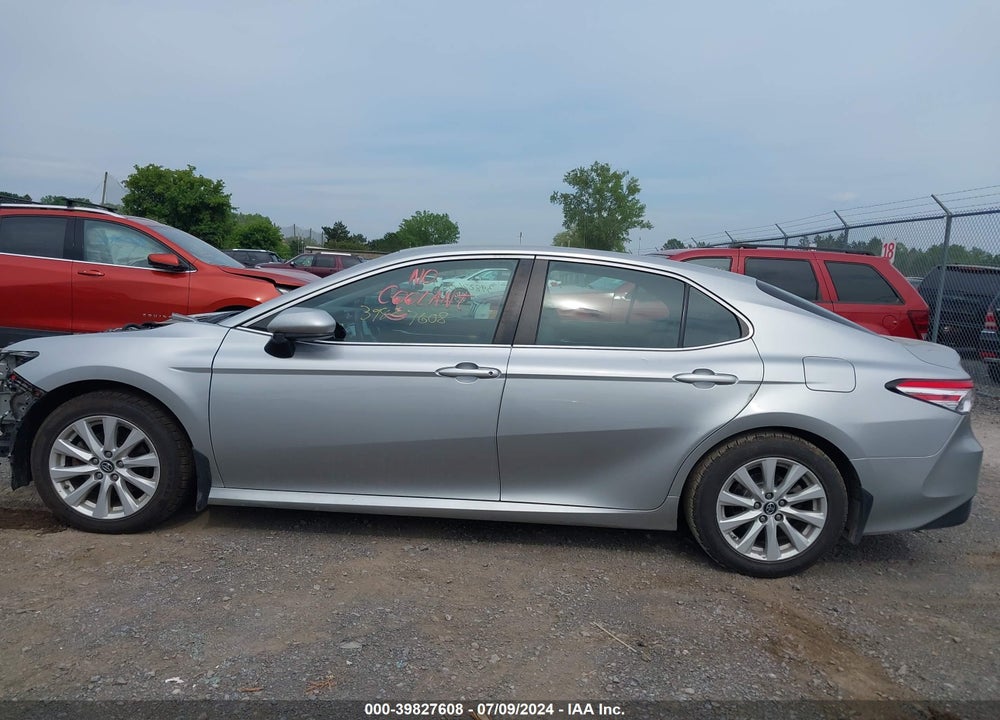 2018 TOYOTA CAMRY LE VIN: 4T1B11HK2JU626706